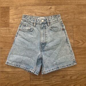 Zara Mom Short 
Size 0 USA